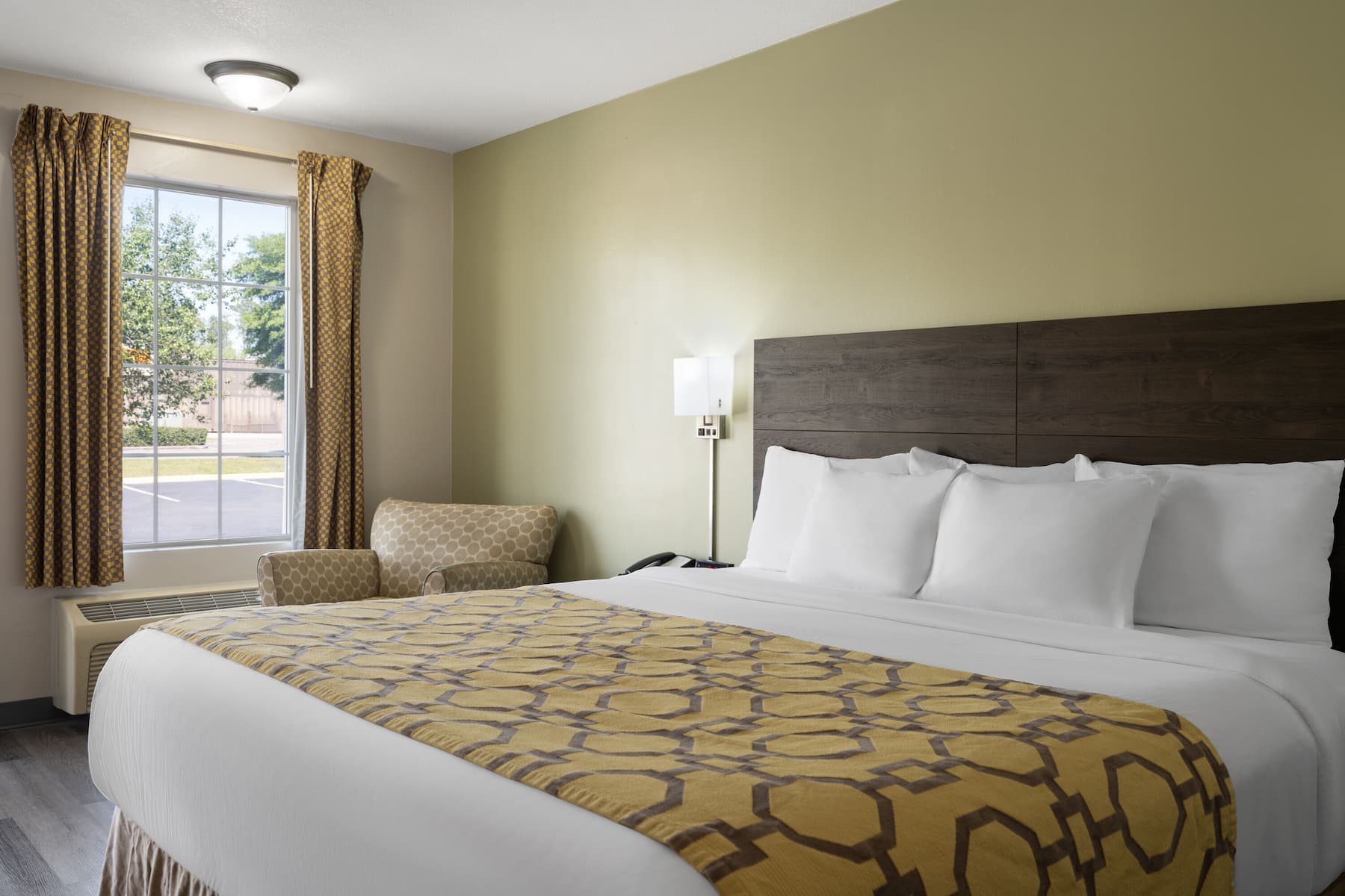 Spacious King Bedroom Retreat