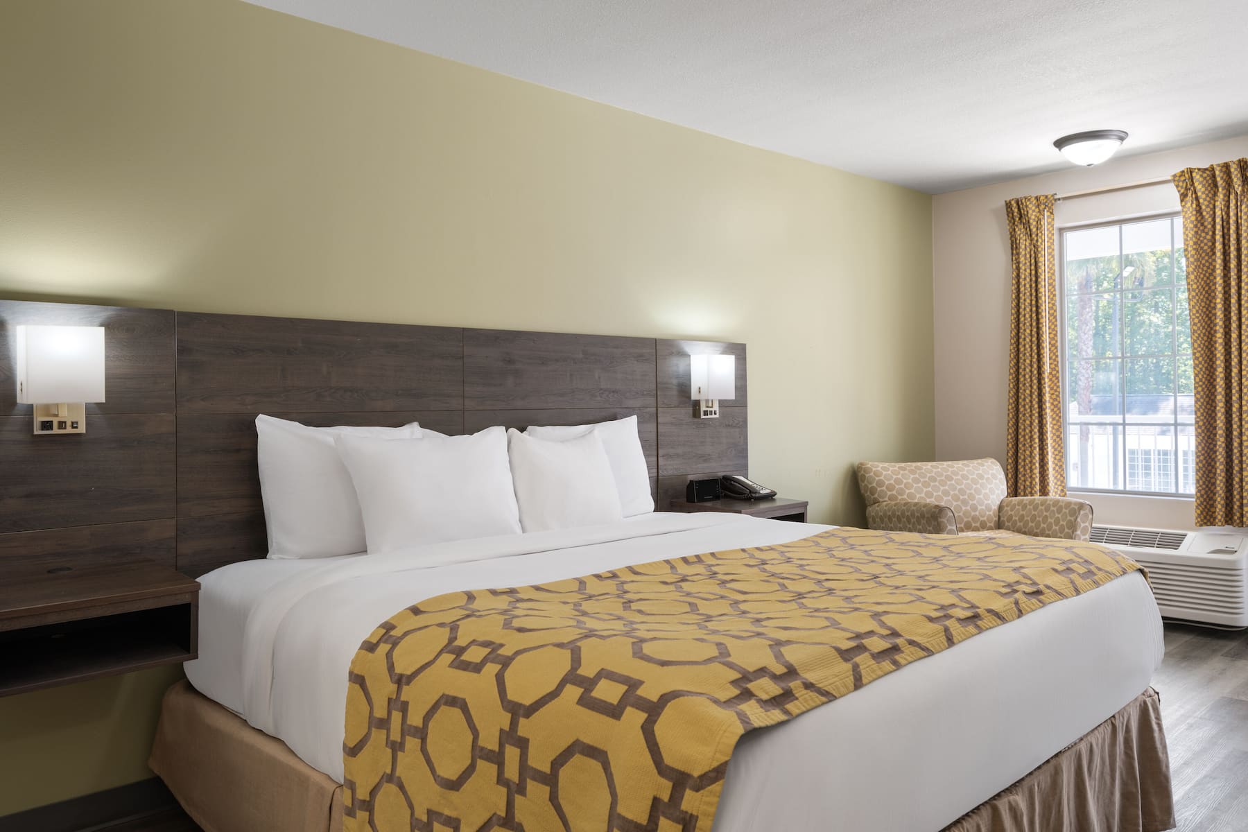 Comfortable King Room with Modern Amenities